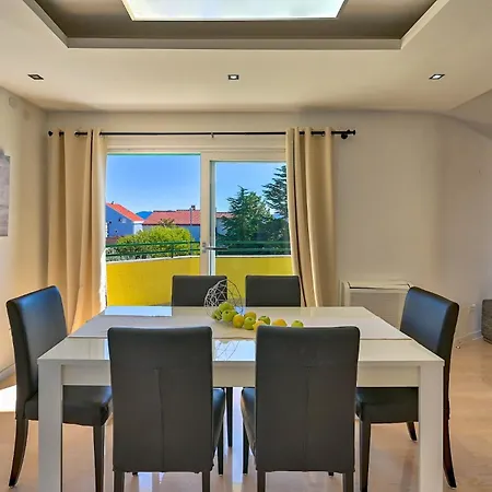 Oscar Zadarvillas *